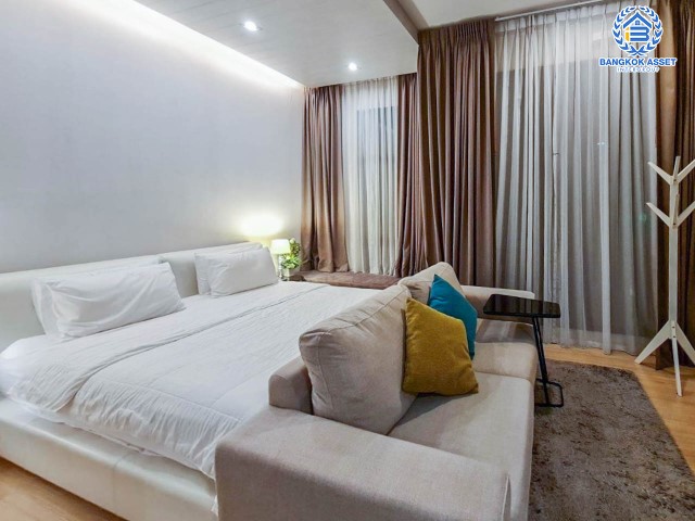 ทาวน์เฮ้าส์มือสองย่านกรุงเทพมหานคร ม.บ้านกลางเมือง งามวงศ์วาน คุณภาพระดับ AP หลังมุม! เนื้อที่ 18.5 ตร.ว. ฟังก์ชัน 3 ห้องนอน 3 ห้องน้ำ 2 ที่จอดรถ บ้านสภาพเยี่ยม ใกล้รถไฟฟ้าสายสีม่วง "สถานีศูนย์ราชการนนทบุรี", สายสีแดง "สถานีบางเขน" และทางด่วน "ศรีรัช"